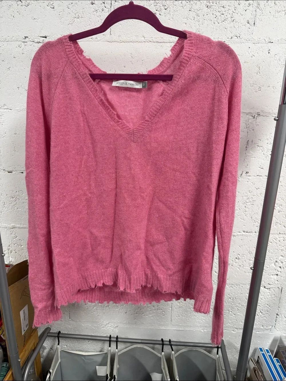 Stich & Needle Rose Pink V‑Neck Distressed Hem Sweater LIKE NEW Medium CASHMERE